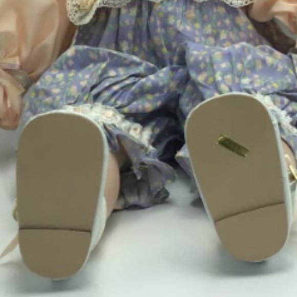 William Tung Collection Porcelain Doll Vintage Collectible Home Display Ornament - Picture 12 of 12